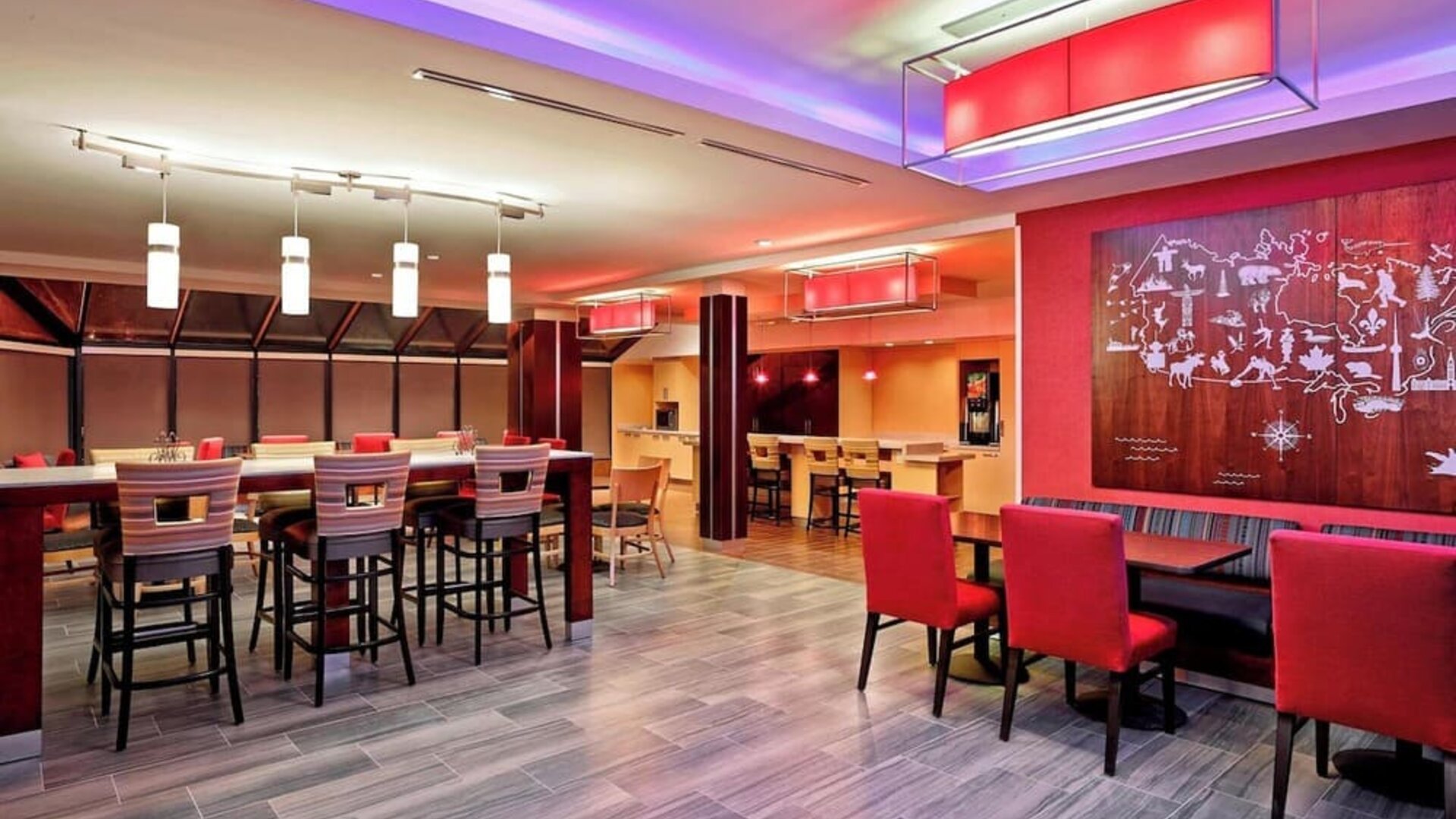 Dining area at TownePlace Suites By Marriott London.