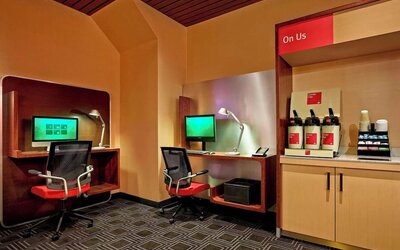 Business center with computers, printers and ergonomic chairs at TownePlace Suites By Marriott London.