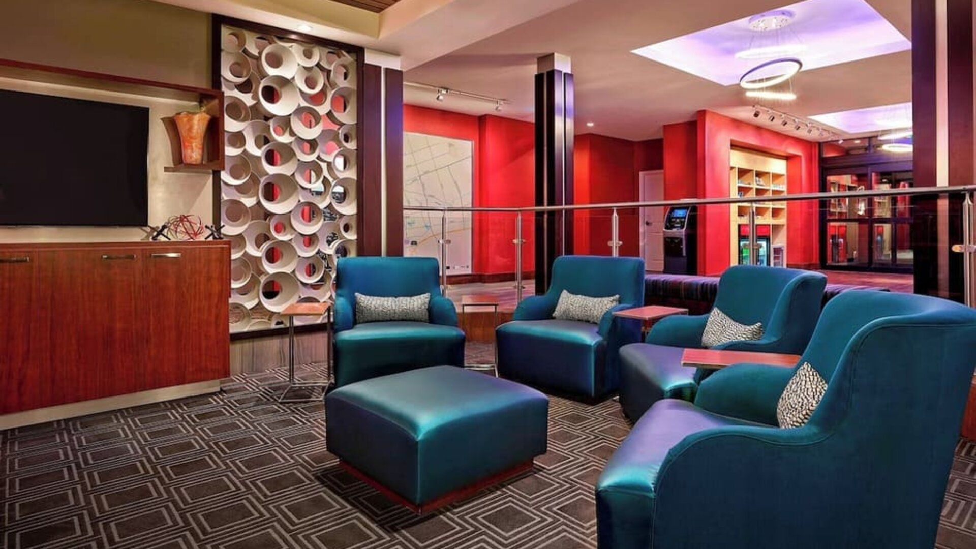 Lobby lounge at TownePlace Suites By Marriott London.