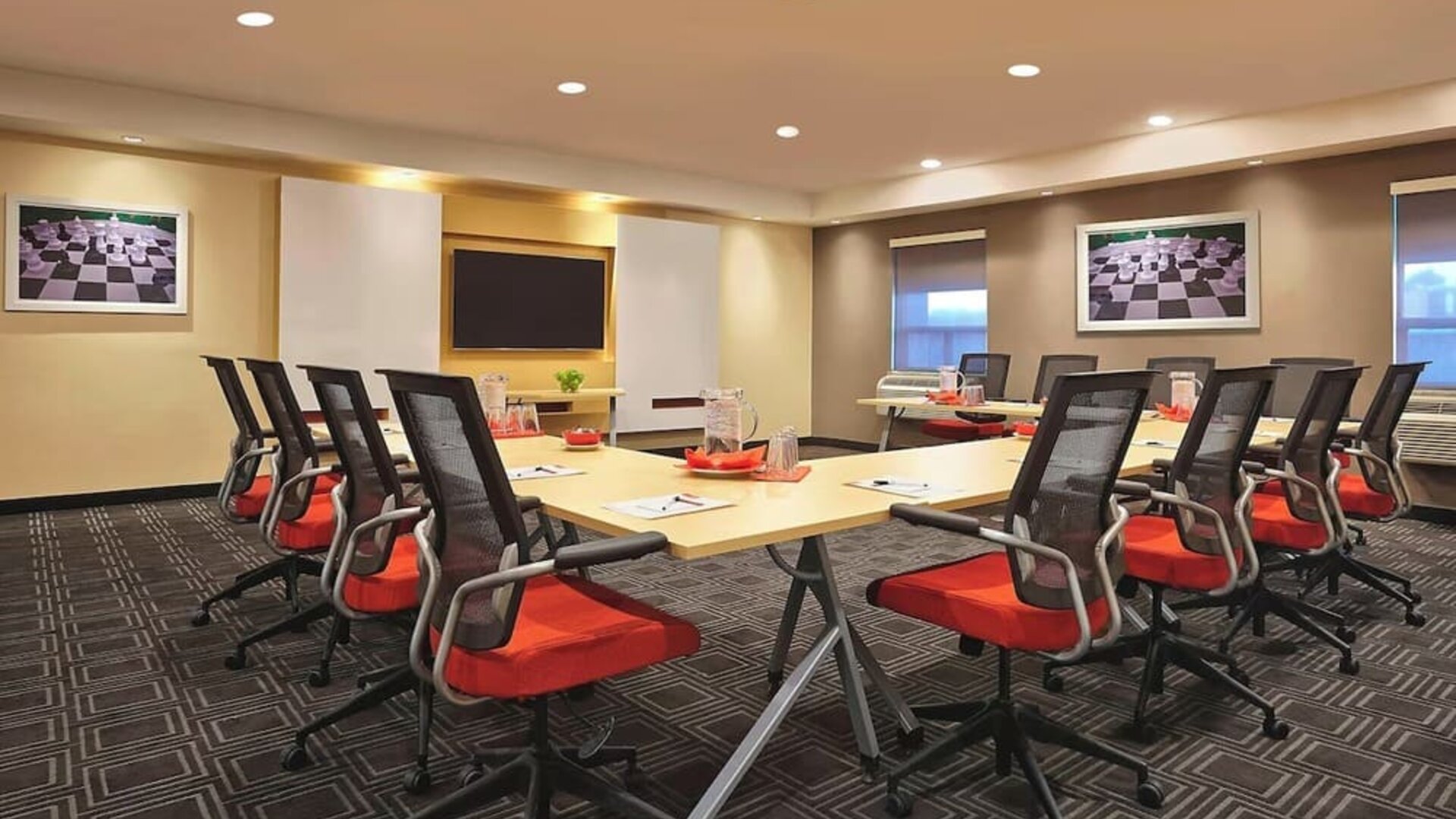 Professional meeting room at TownePlace Suites By Marriott London.