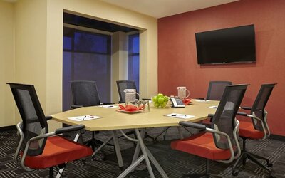 Professional meeting room at TownePlace Suites By Marriott London.