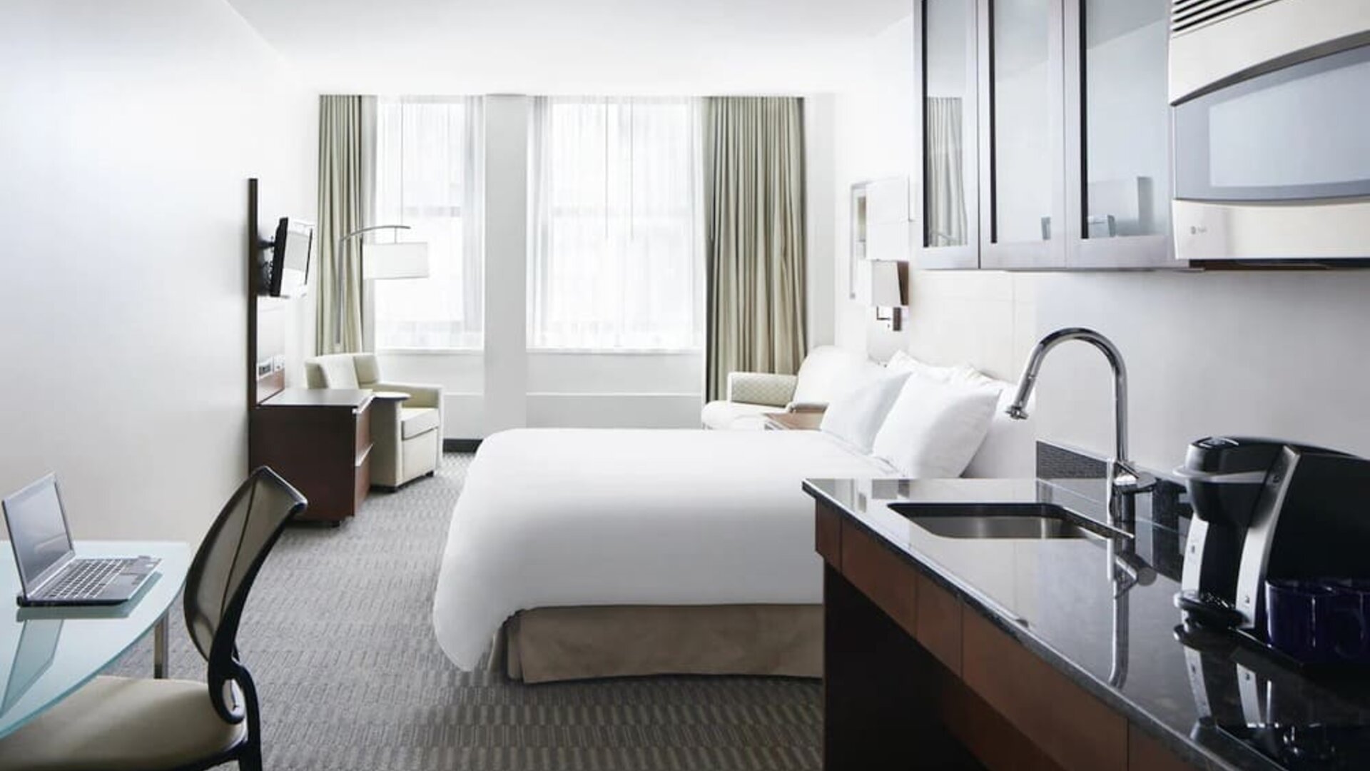 Day use room with natural light at Club Quarters Hotel Wacker At Michigan.