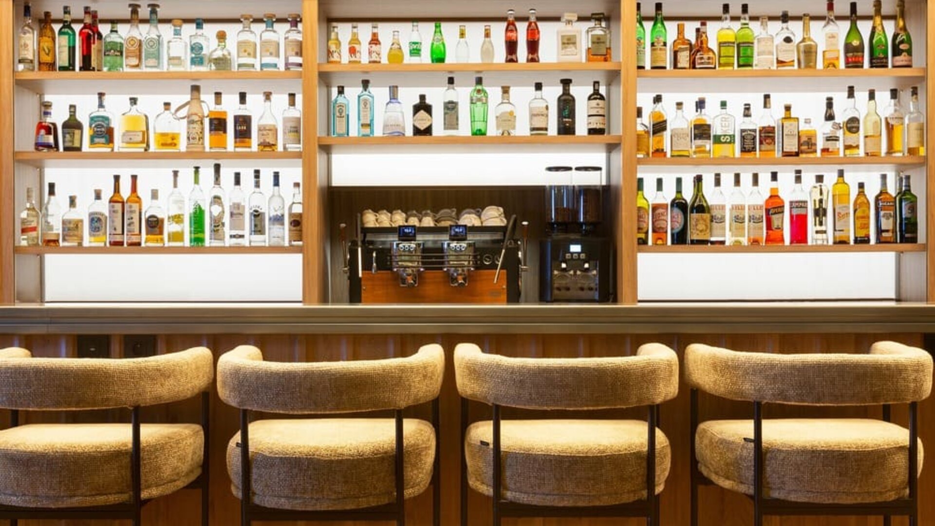 Hotel bar area at Pullman Lyon.