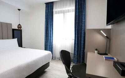 Day use room with natural light at Spark By Hilton Luton.