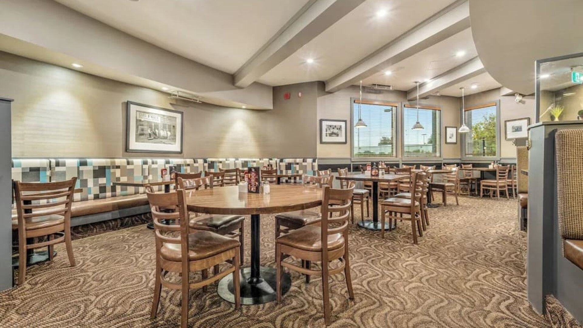 Dining area at Holiday Inn Lethbridge. 