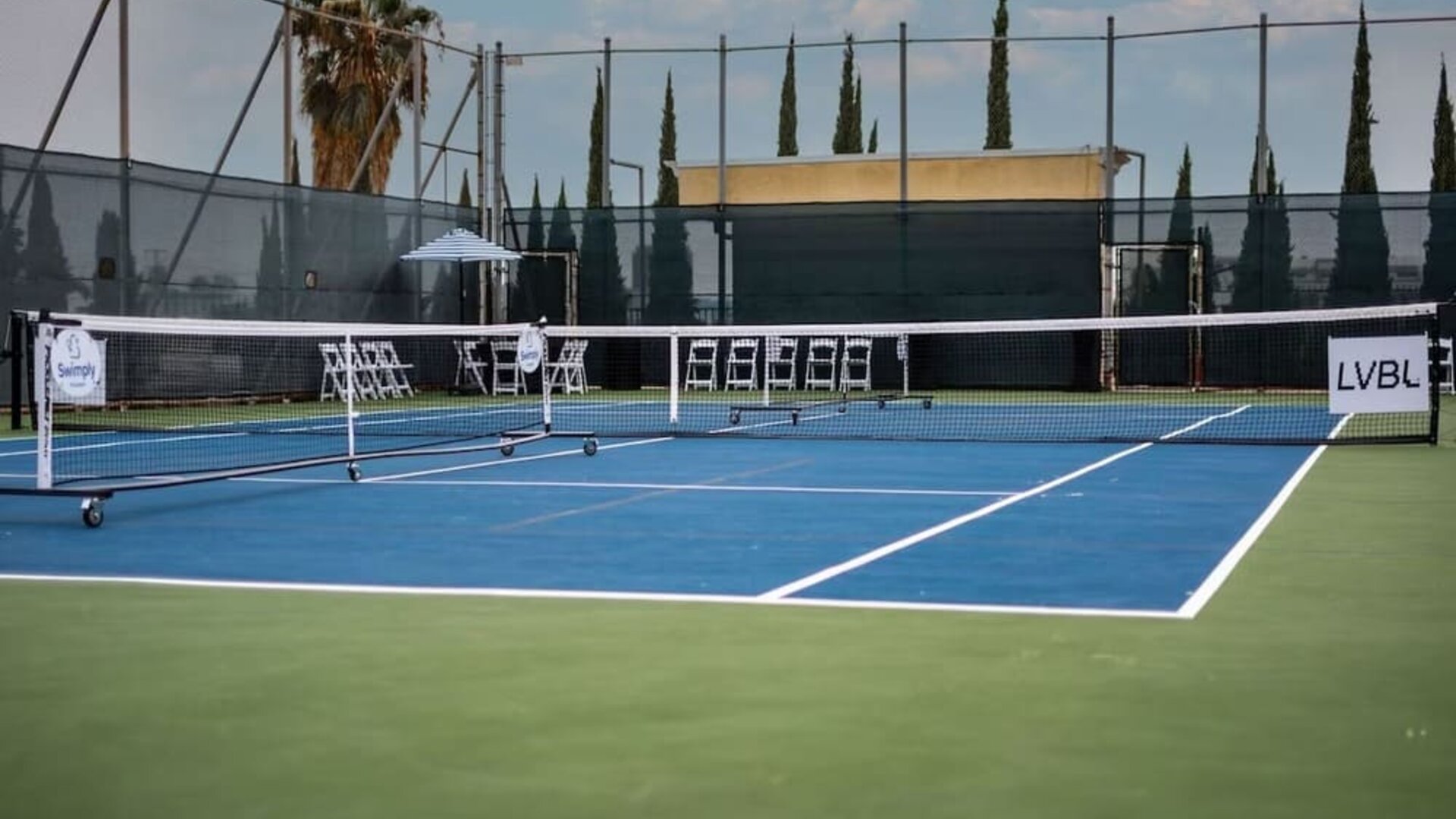 Tennis court available at Le Parc At Melrose.