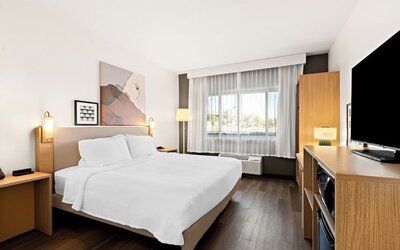 Day use room with natural light at Spark By Hilton Fountain Hills Scottsdale.