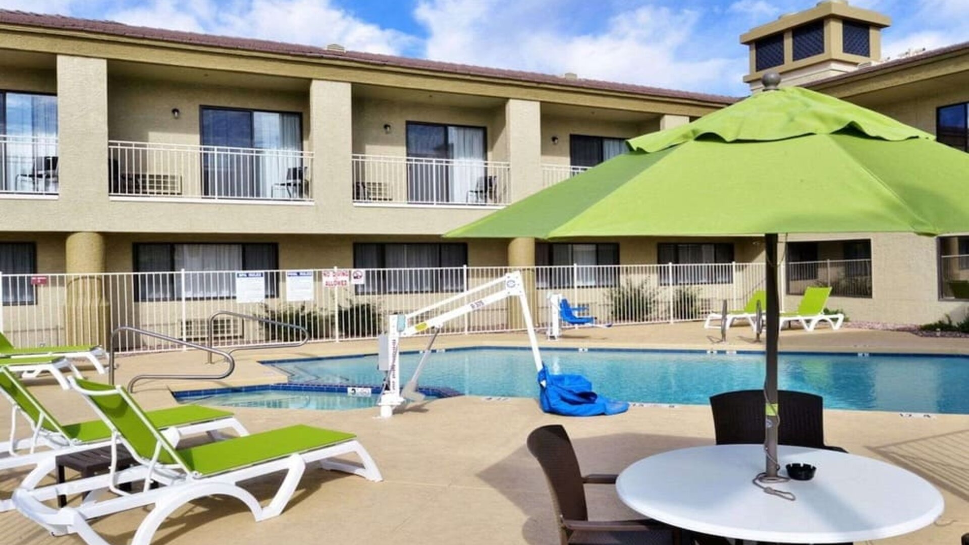 Sun loungers beside the pool at Spark By Hilton Fountain Hills Scottsdale.
