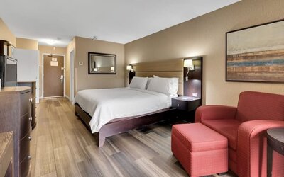 Day use room with TV, work desk, sofa and private bathroom at Holiday Inn Peterborough-Waterfront.