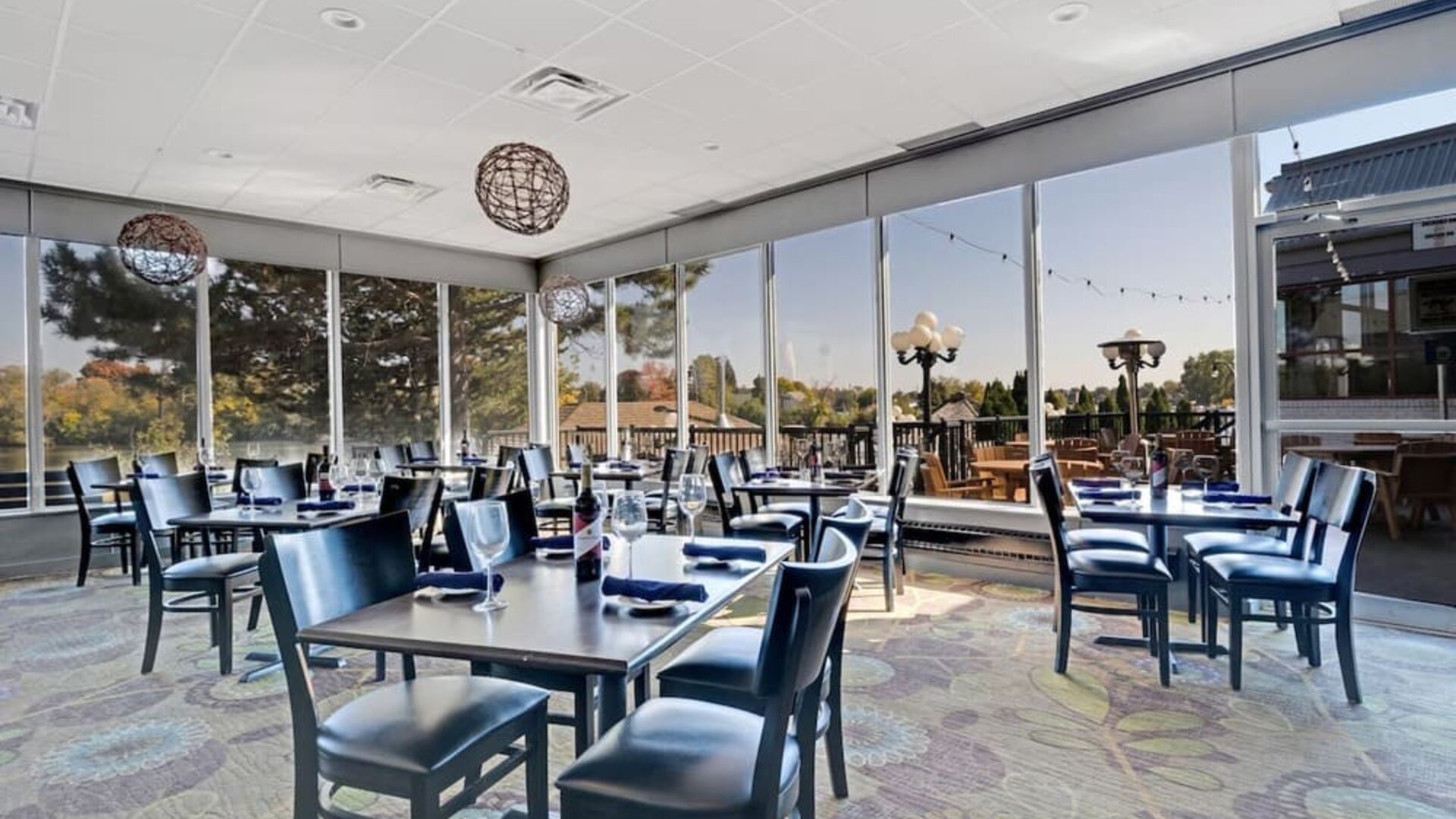 Dining area at Holiday Inn Peterborough-Waterfront.