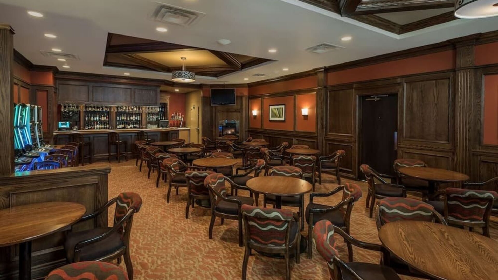 Hotel bar with lounge area at Best Western Plus Winnipeg Airport.