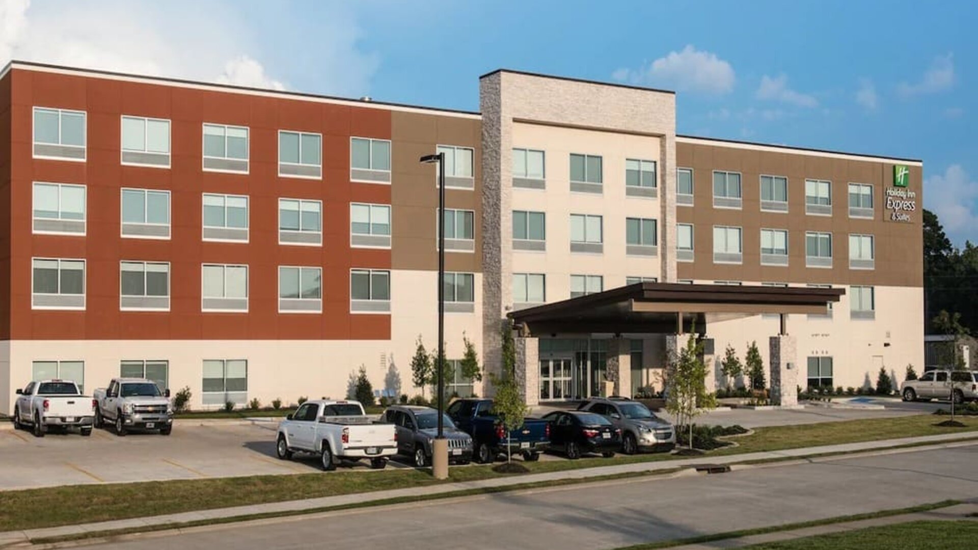 Hotel exterior at Holiday Inn Express & Suites Ruston.