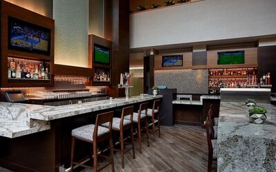 Hotel bar at Crystal Gateway Marriott.