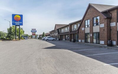 Hotel parking at Comfort Inn Sault Ste. Marie.