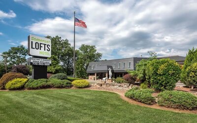 Hotel garden at Amwell Suites Somerset Bridgewater.