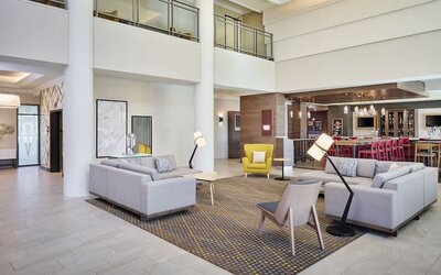 Lobby lounge at Holiday Inn & Suites Oakville At Bronte.