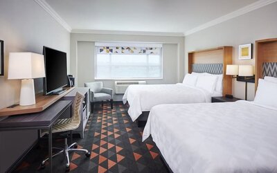 Day use twin room with work desk at Holiday Inn & Suites Oakville At Bronte.