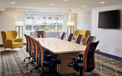 Professional meeting room at Holiday Inn & Suites Oakville At Bronte.