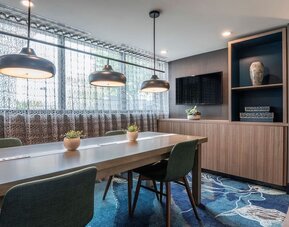 Hotel workspace at Holiday Inn Kingston Waterfront.