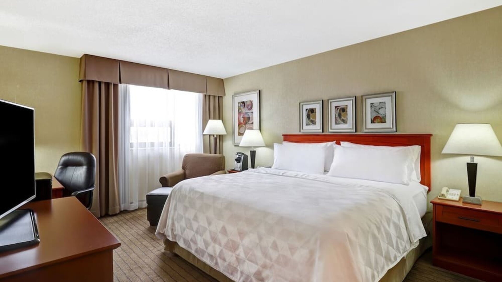 Bright and spacious day use room with work desk and sofa at Holiday Inn Laval Montreal.