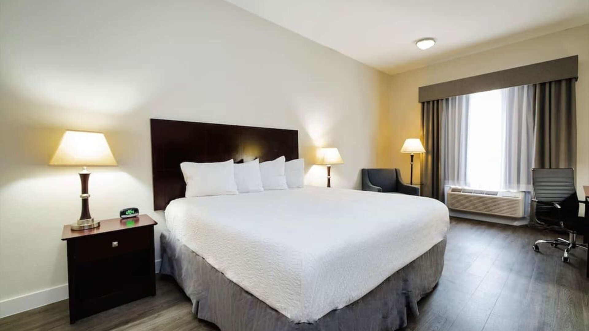 Day use room with natural light at Best Western Sugar Land Inn.