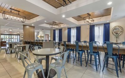 Dining area perfect for coworking at Best Western Sugar Land Inn.