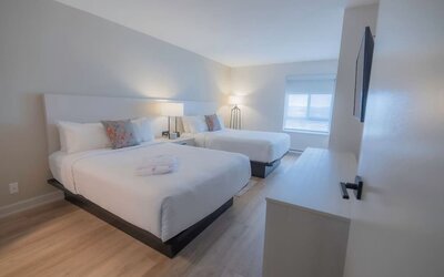 Day use twin room at Les Suites Hotel Ottawa.