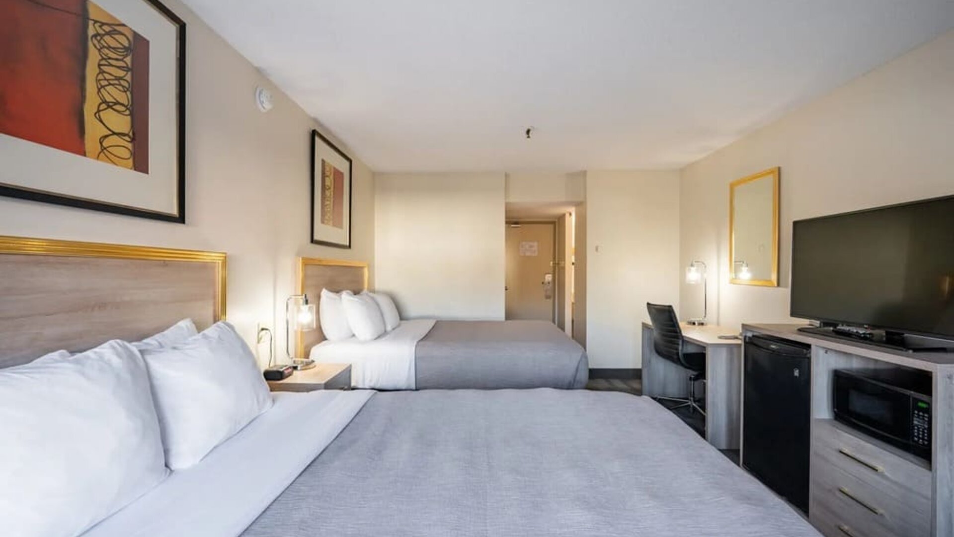 Day use twin room with work desk at Halifax Airport Hotel.