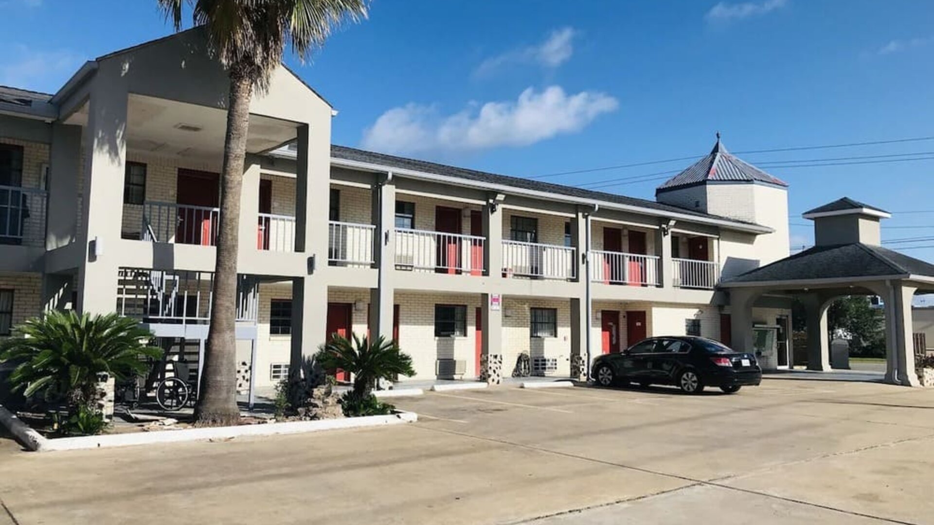 Hotel exterior at Summit Inn Near Houston Medical Center-NRG Park.