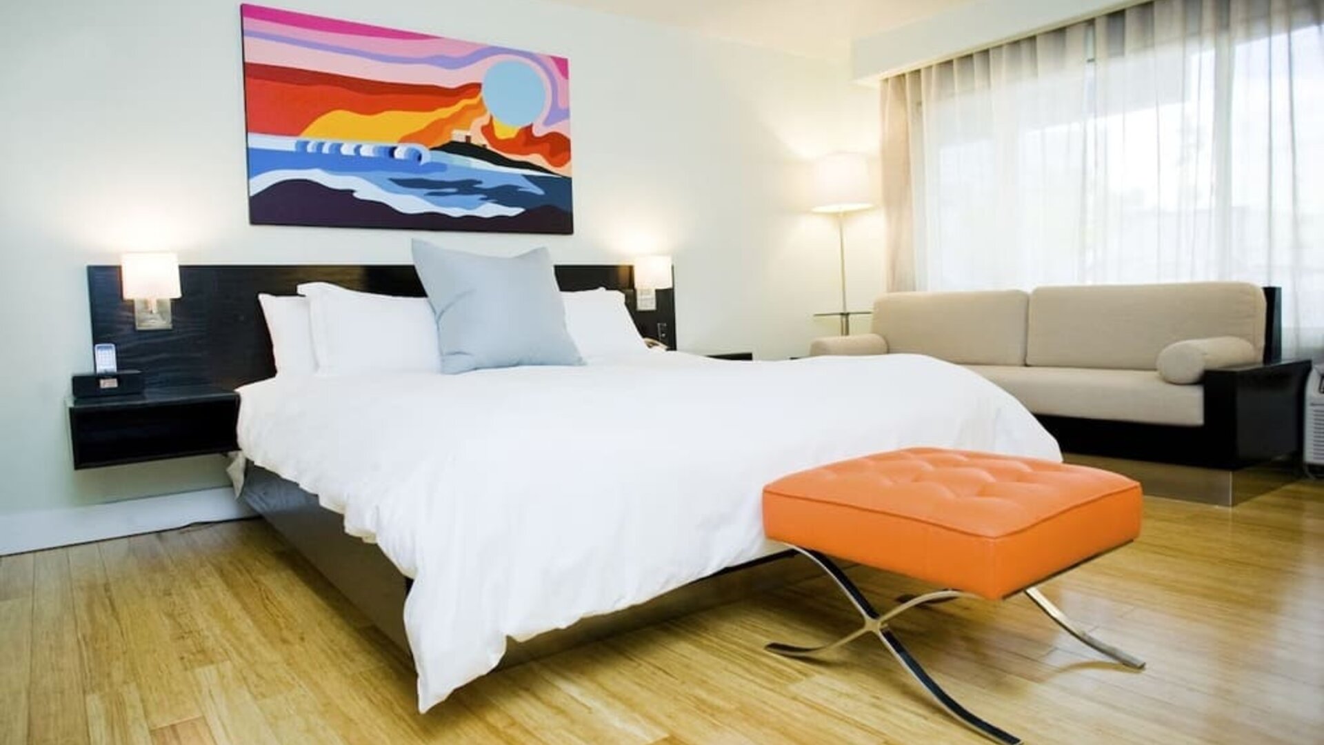 Day use room with sofa at Hotel Current.