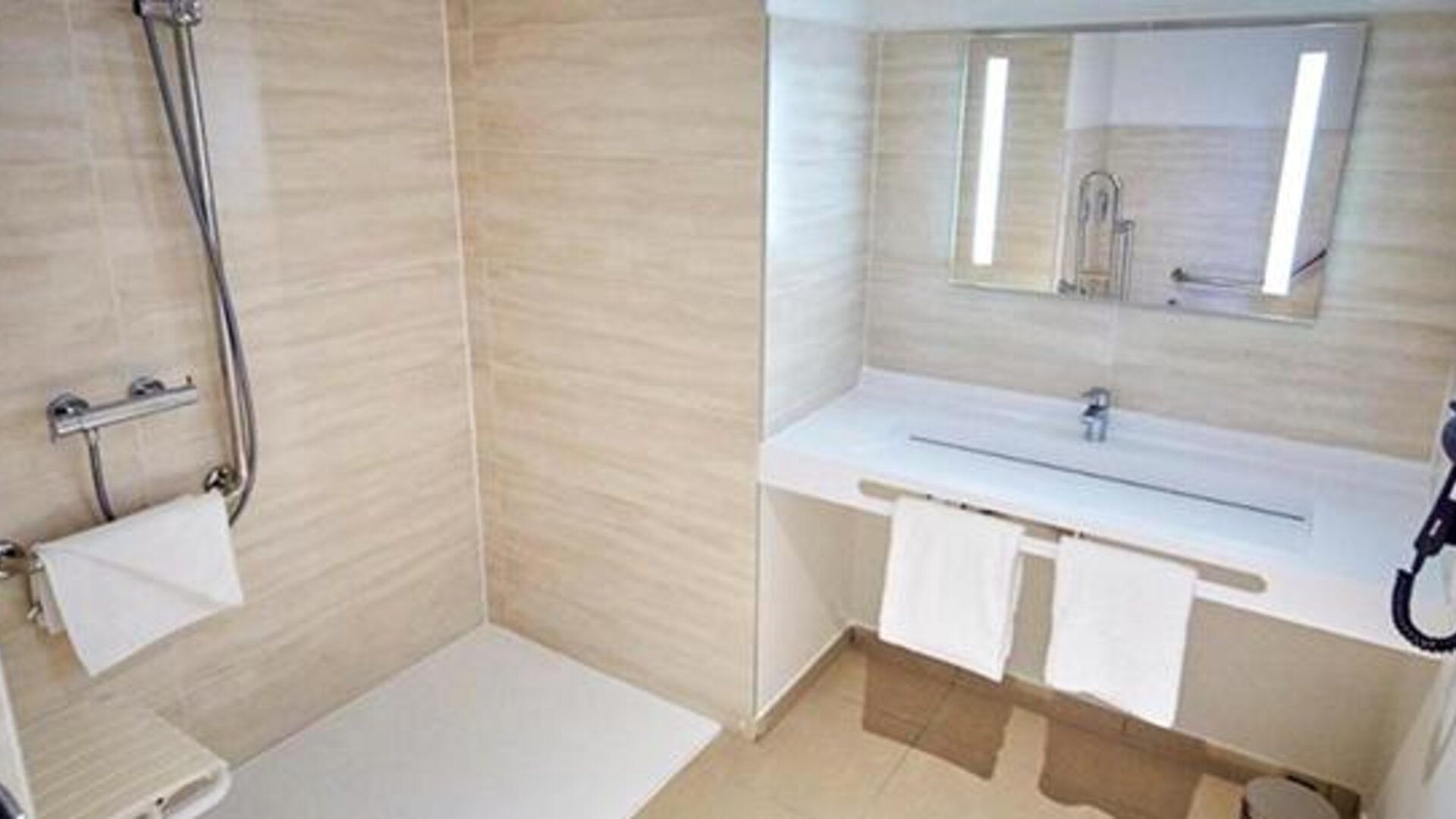 Kyriad Combs La Ville Sénart