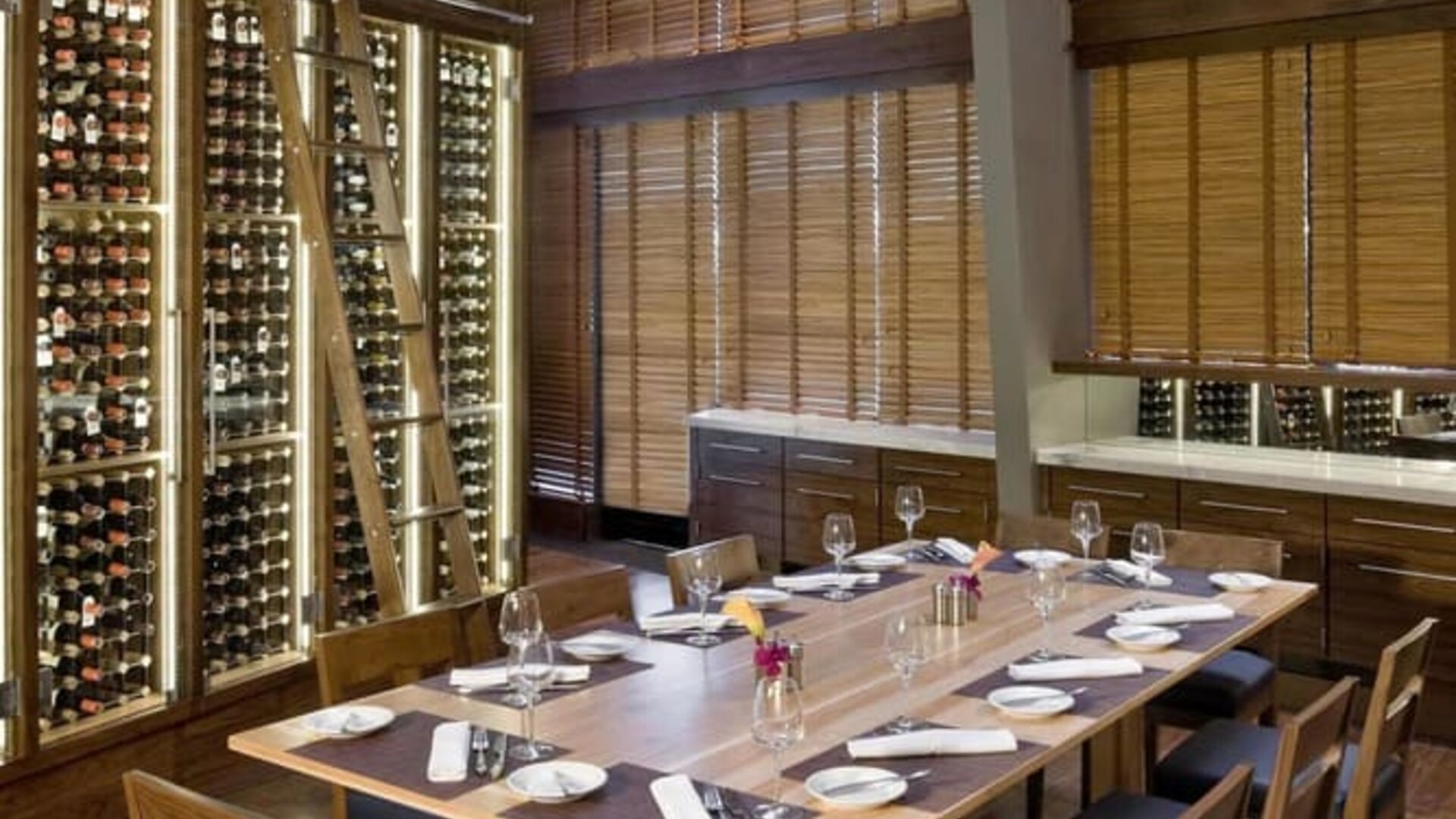 Dining area at The Bostonian Boston, A Millennium Hotel.