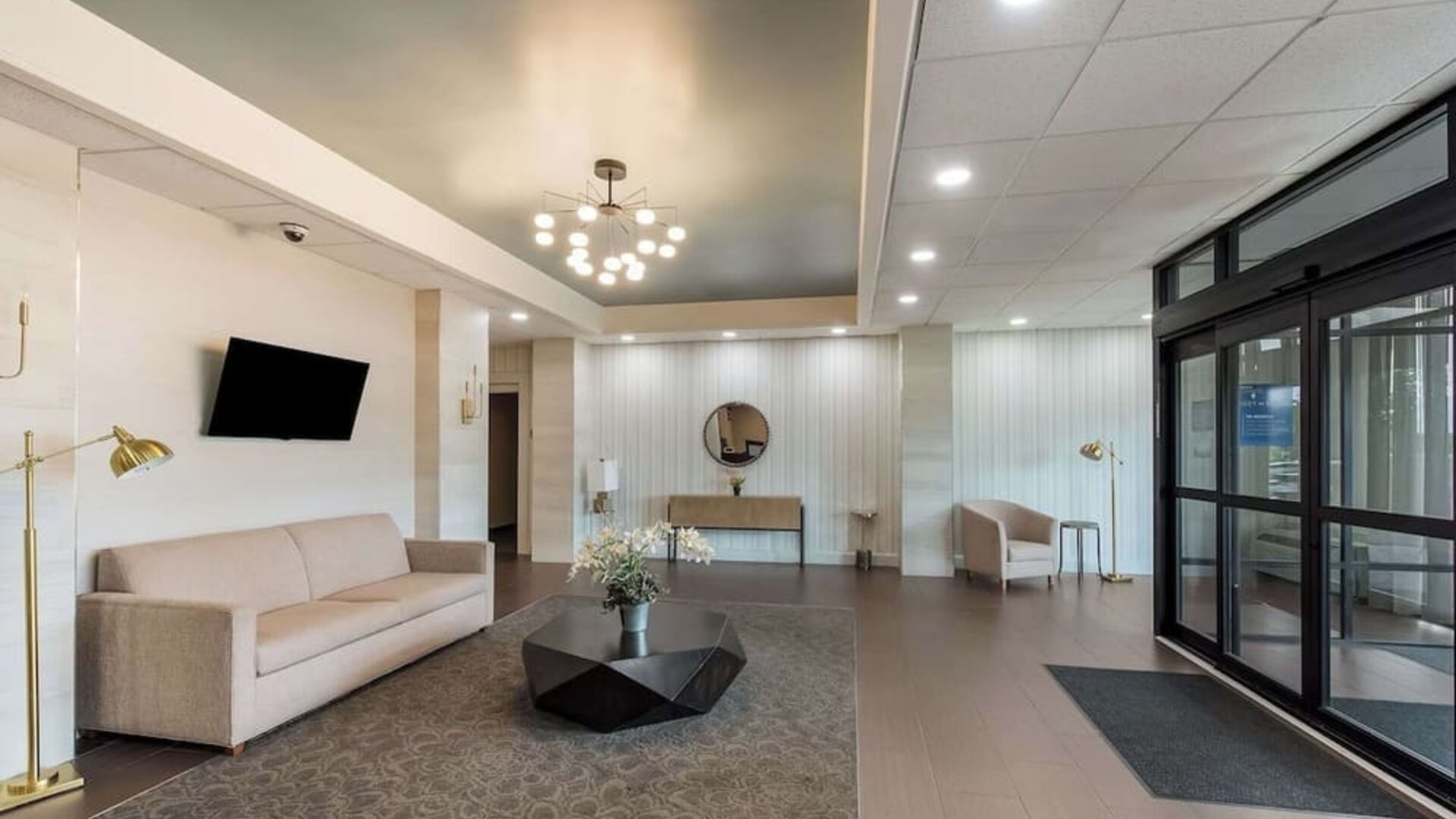 Lobby and coworking lounge at Best Western Executive Hotel Of New Haven-West Haven.