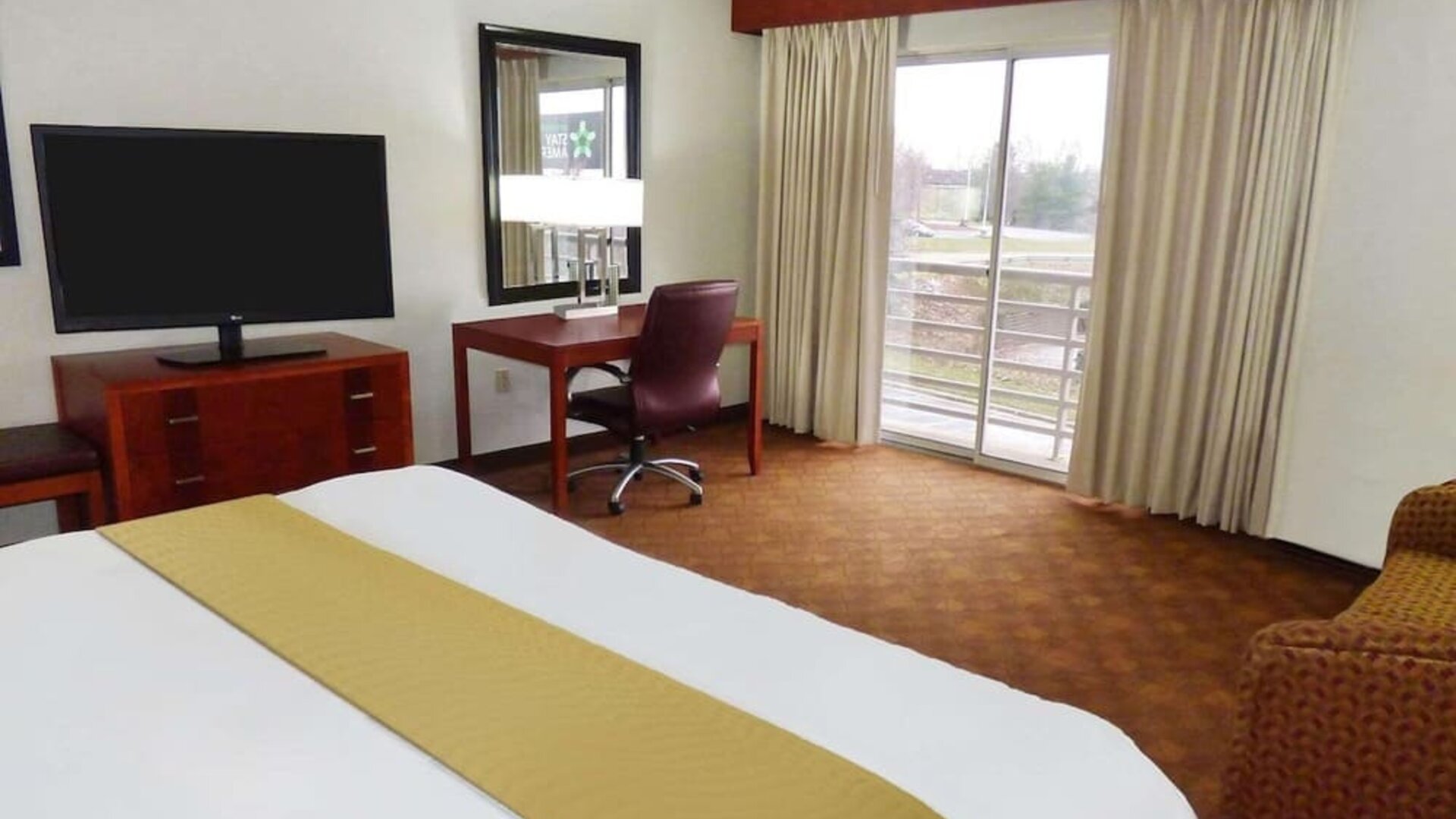 Day use room with balcony at Radisson Akron/Fairlawn.