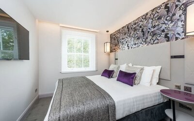 Standard day use room at Mercure Hotel London Hyde Park.