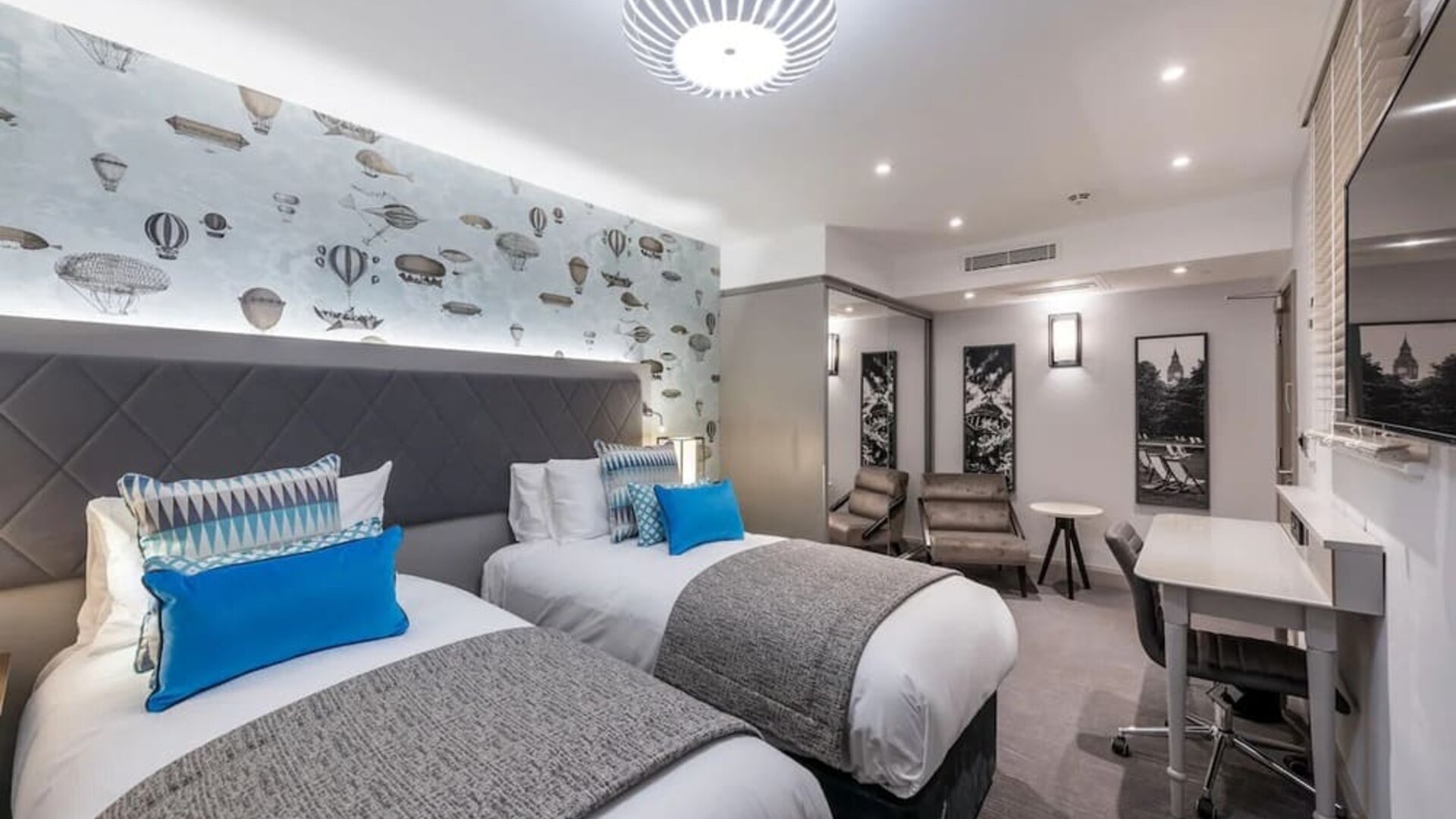 Day use twin room with work desk and lounge area at Mercure Hotel London Hyde Park.