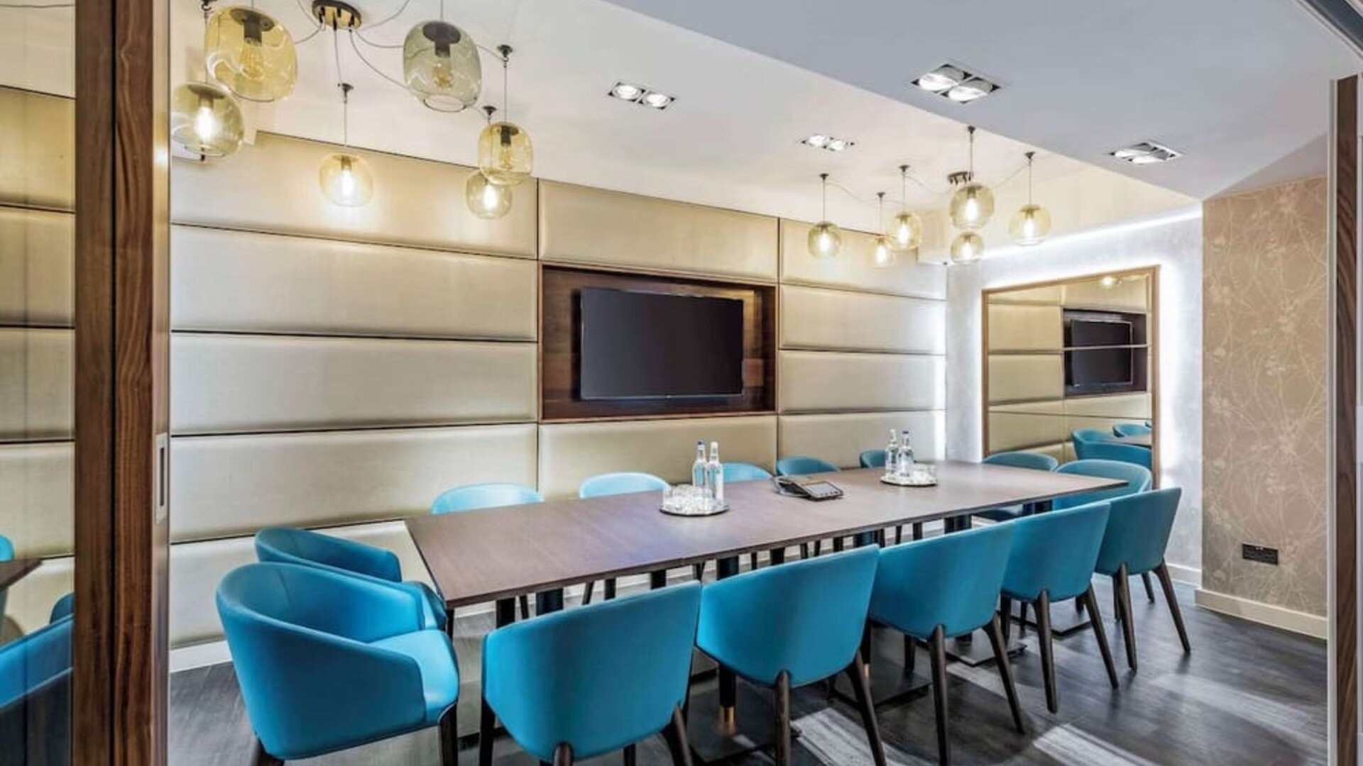 Stylish meeting room at Mercure Hotel London Hyde Park.