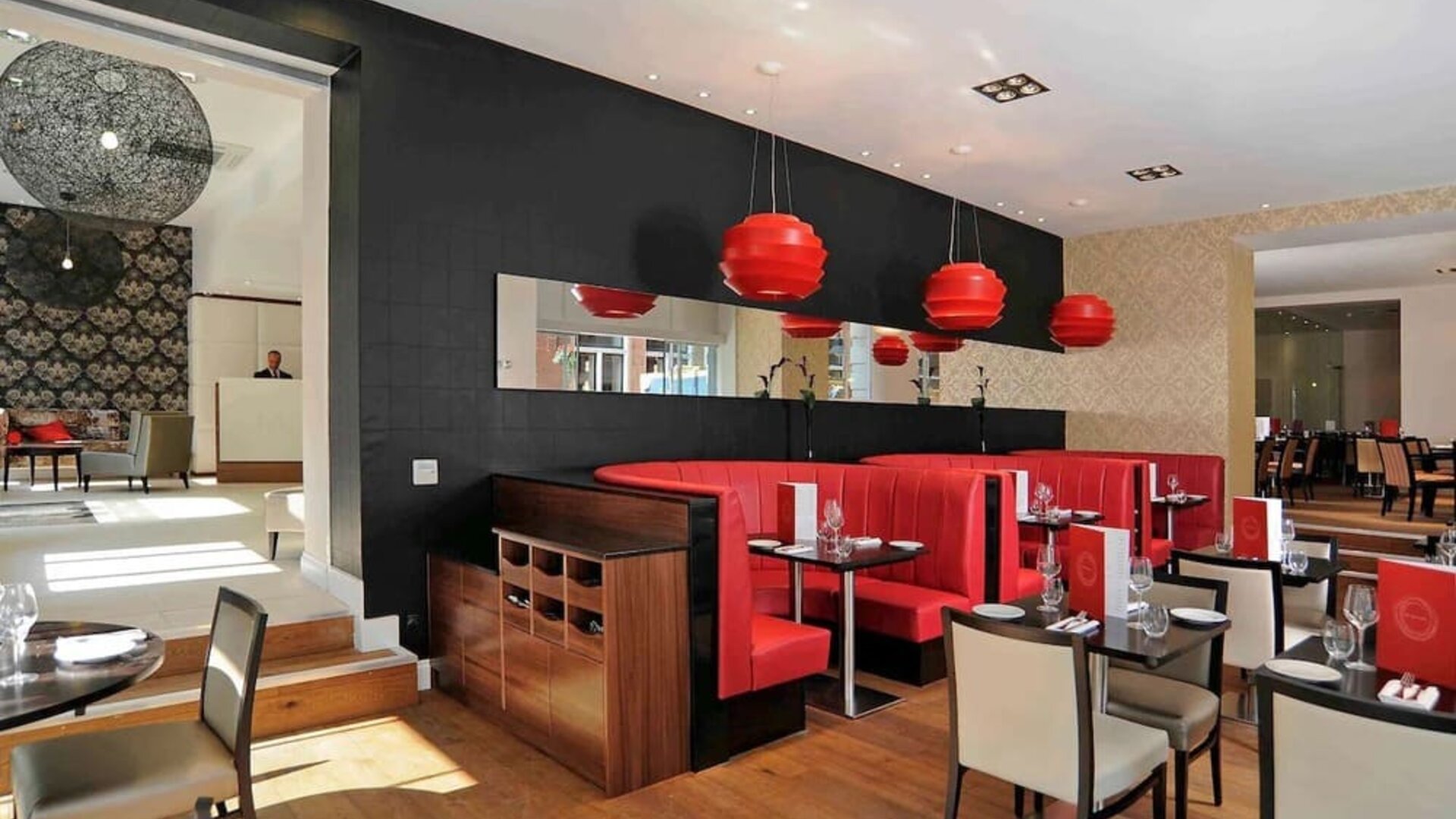 Dining area at Mercure London Bloomsbury.
