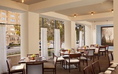 Dining area perfect for coworking at Capital Hilton.