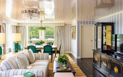 Lounge area at Graduate By Hilton Cambridge.