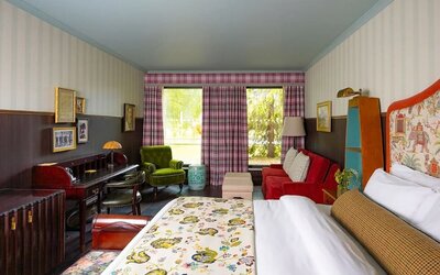 King suite at Graduate By Hilton Cambridge.