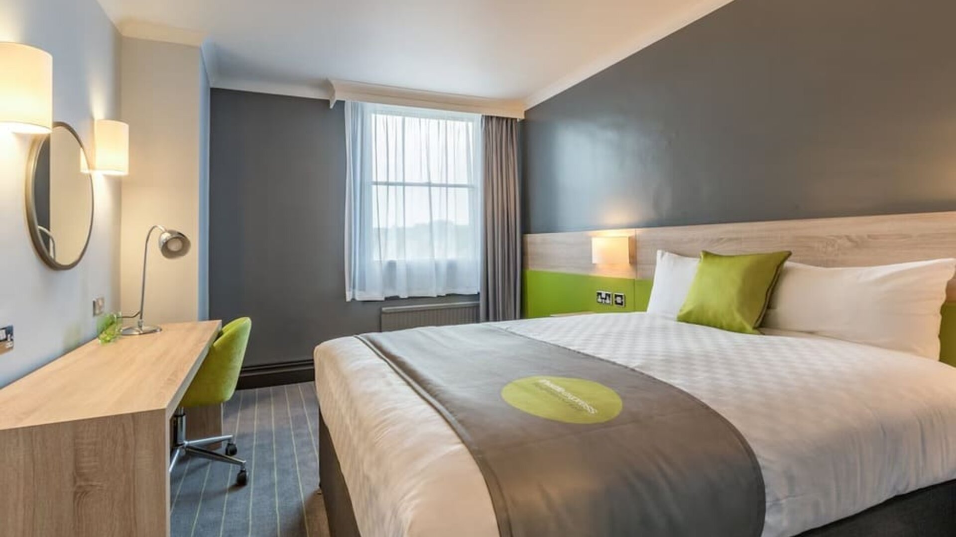 Day use room with work desk at Thistle Express London, Luton.