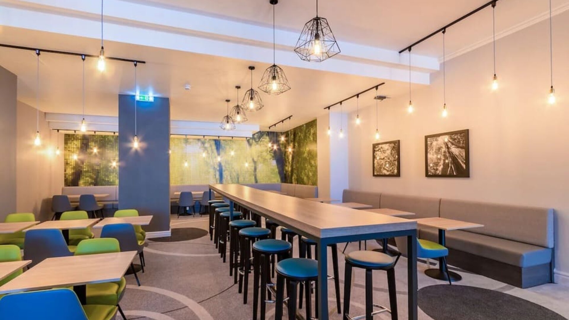 Dining area with comfortable seating, perfect for co-working at Thistle Express London, Luton.