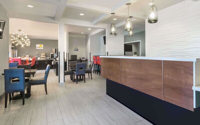 Lobby lounge and workspace, perfect for co-working at Hotel 1550 SFO.