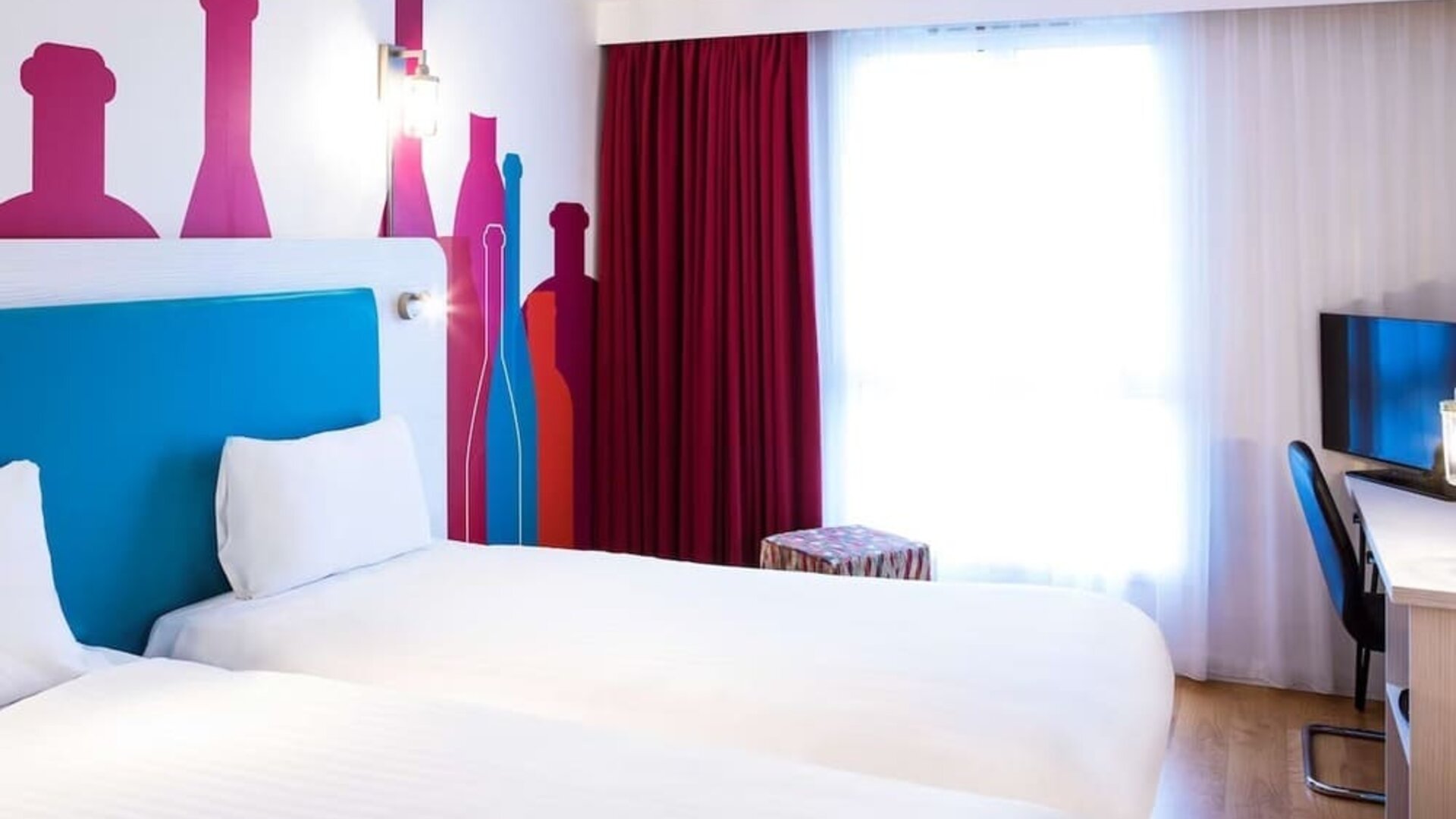 Day use twin room with work desk and TV screen at Ibis Styles Barnsley.