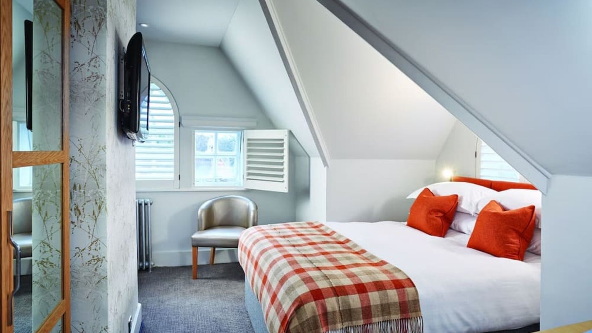 Day use room with TV screen and private bathroom at Barnett Hill Hotel.