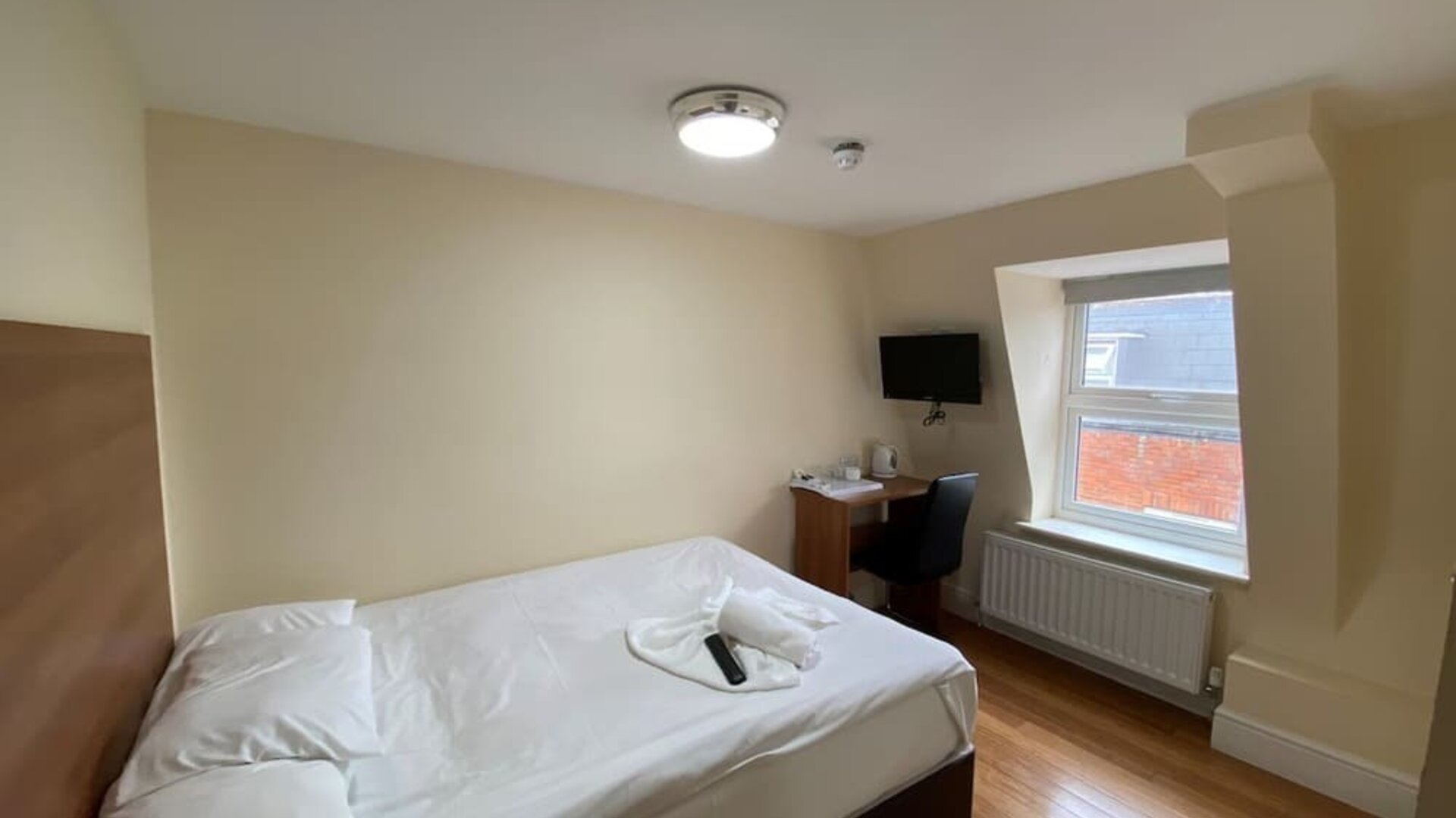 Standard day use room with TV screen and work desk at Buckingham Hotel.