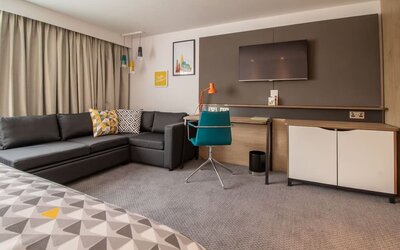 Day use room work station with lounge area at Holiday Inn Leicester-Wigston.