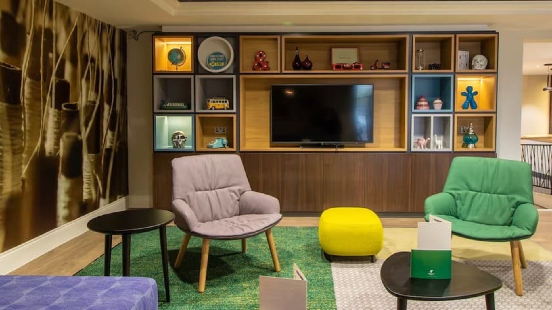 Lobby lounge at Holiday Inn Leicester-Wigston.