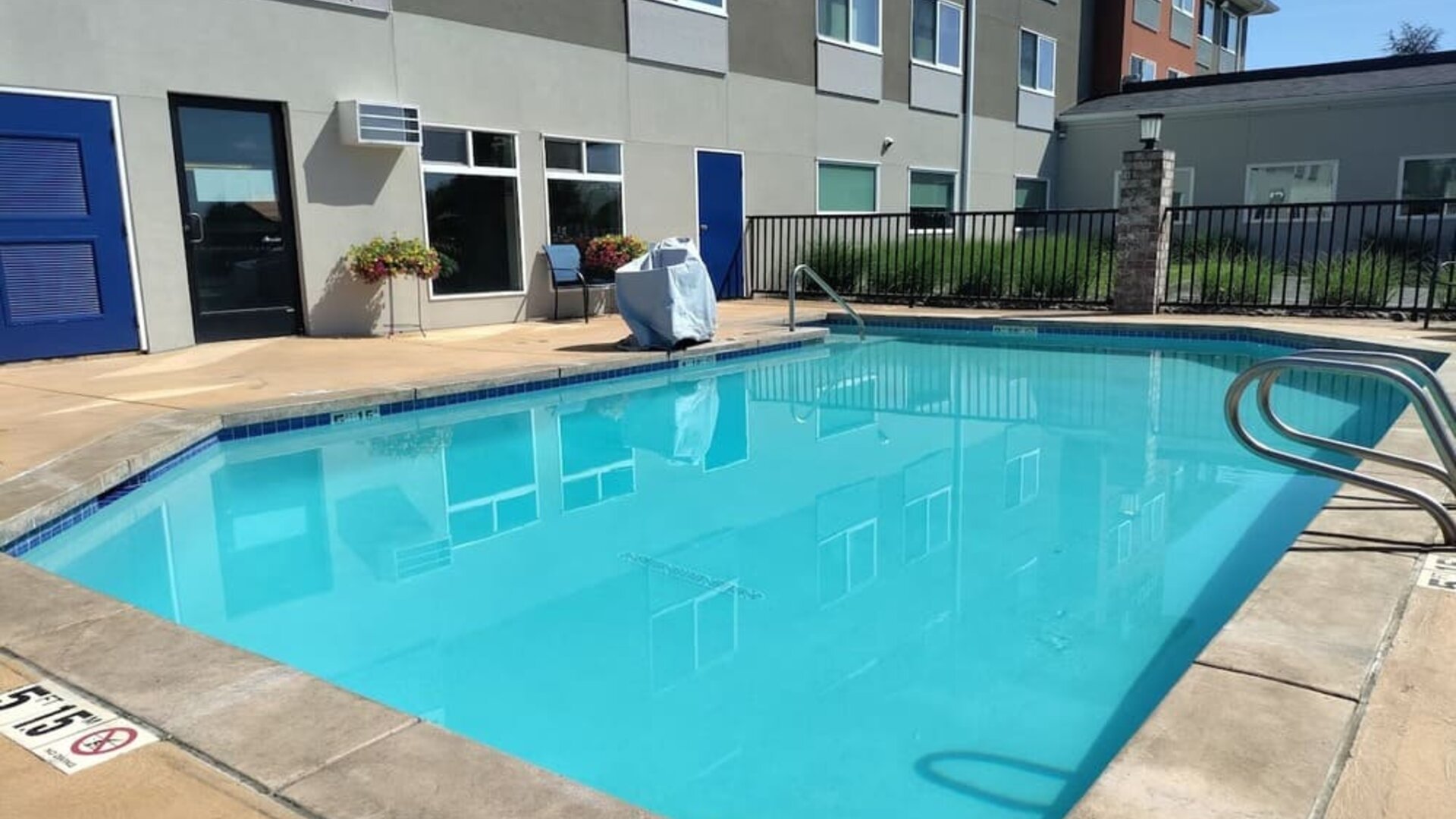 Refreshing outdoor pool at Holiday Inn Express Newberg - Wine Country.